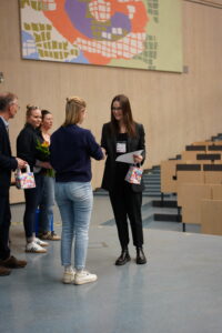 Nadja Treiber, M.Sc. receiving the prize